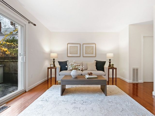 1 Charles St N, Reading, MA 01867