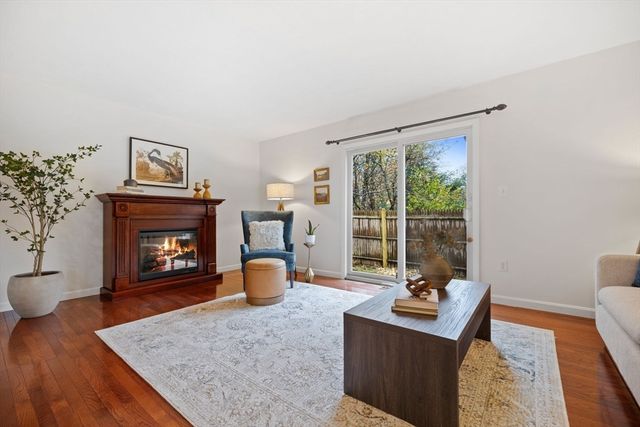 1 Charles St N, Reading, MA 01867