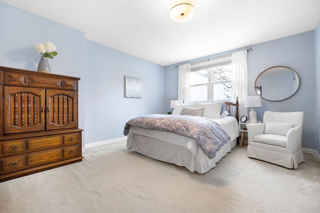 1 Charles St N, Reading, MA 01867