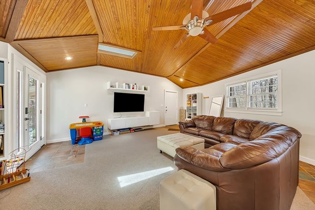 103 Newtown Rd, Acton, MA 01720