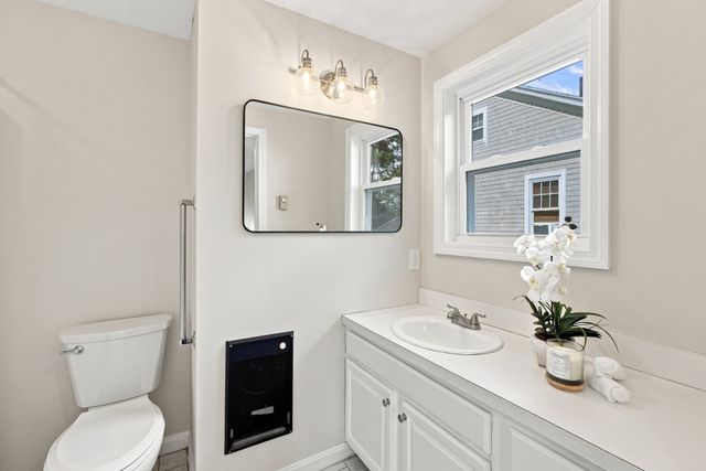 31 Barnard Rd, Worcester, MA 01605