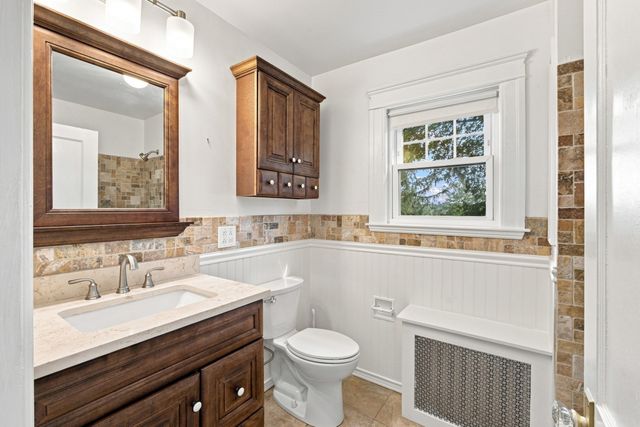 31 Barnard Rd, Worcester, MA 01605