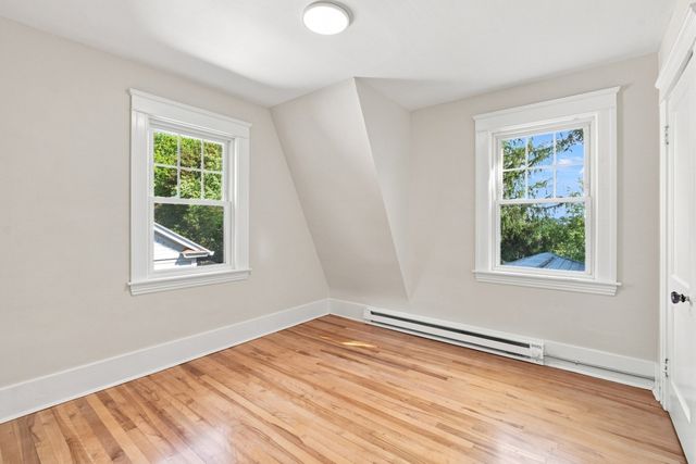 31 Barnard Rd, Worcester, MA 01605