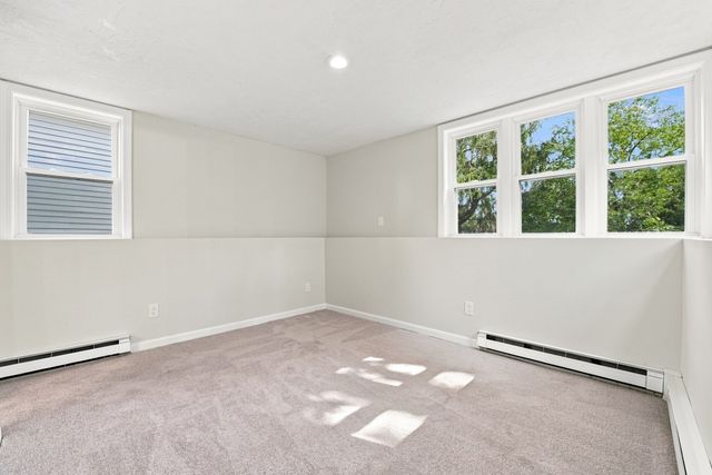 31 Barnard Rd, Worcester, MA 01605
