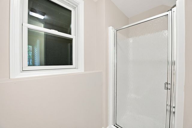 31 Barnard Rd, Worcester, MA 01605