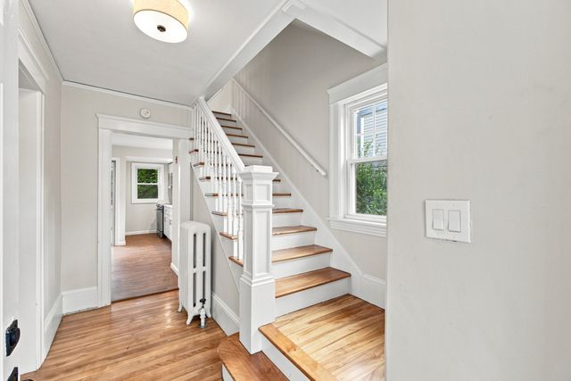 31 Barnard Rd, Worcester, MA 01605