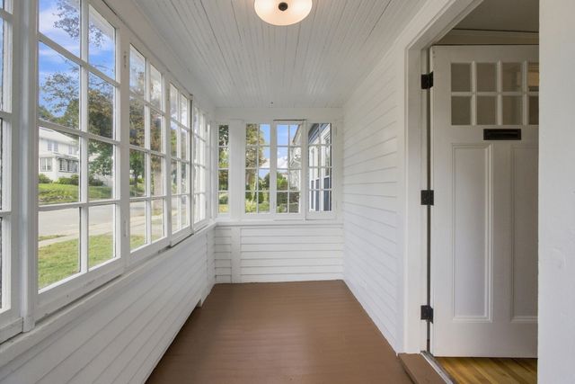 31 Barnard Rd, Worcester, MA 01605