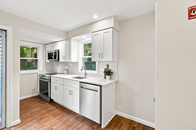 31 Barnard Rd, Worcester, MA 01605