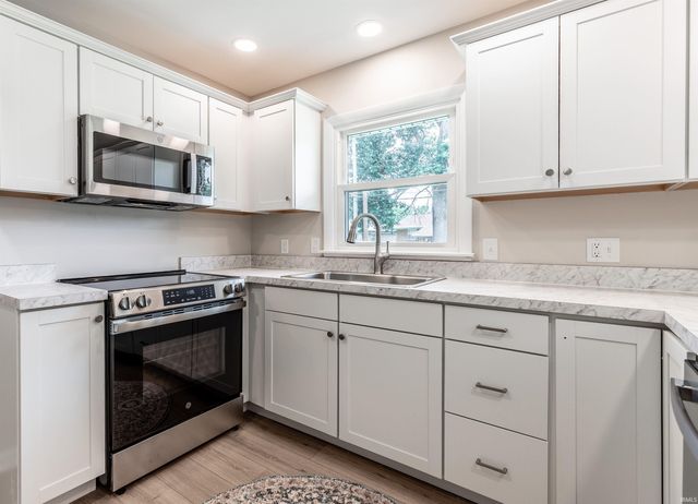 2118 Mahrendale Avenue, Evansville, IN 47714