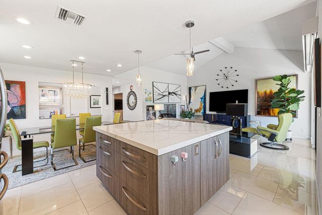292 Tolosa Circle, Palm Desert, CA 92260