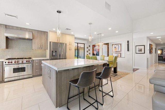 292 Tolosa Circle, Palm Desert, CA 92260