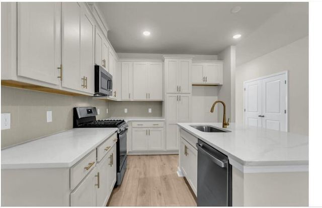 5070 Blackberry Lane Lane, Ravenel, SC 29470