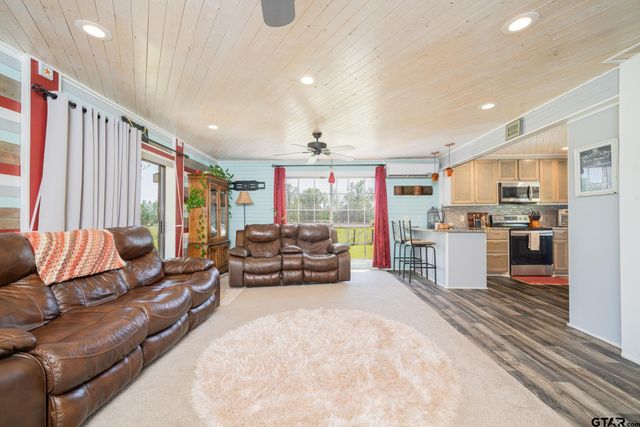 89 CR 3442, Leesburg, TX 75451