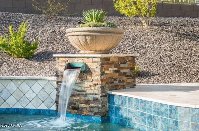 6760 W LUCIA Drive, Peoria, AZ 85383