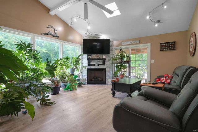 6001 Felstead Road, Evansville, IN 47712