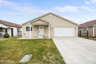 1408 Singh Ln, Sunnyside, WA 98944