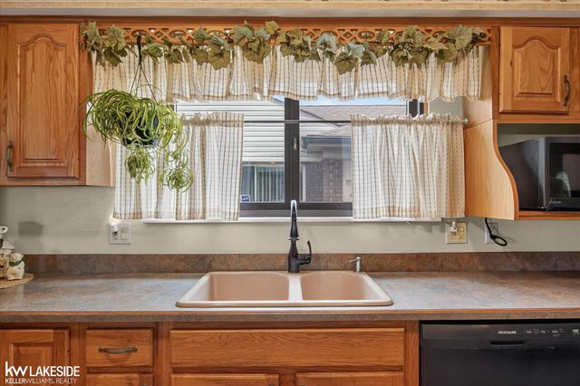 36847 Lodge Drive, Sterling Heights, MI 48312