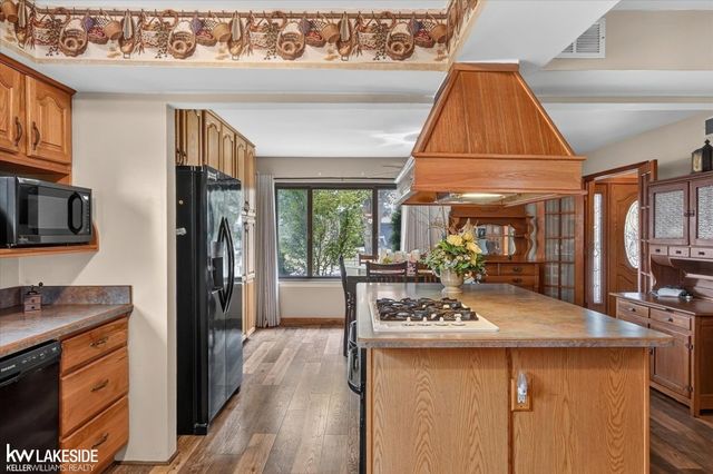 36847 Lodge Drive, Sterling Heights, MI 48312