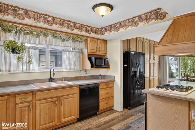 36847 Lodge Drive, Sterling Heights, MI 48312