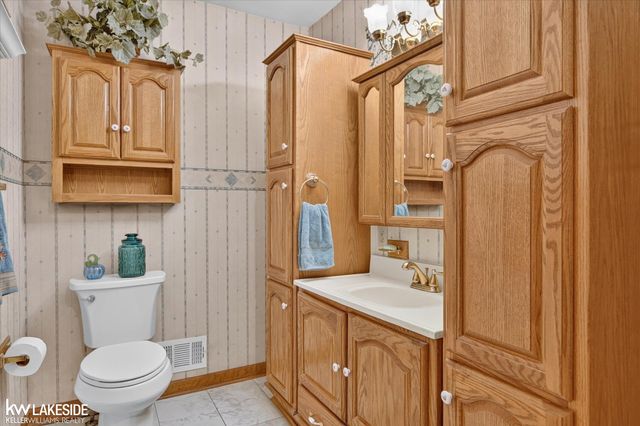 36847 Lodge Drive, Sterling Heights, MI 48312
