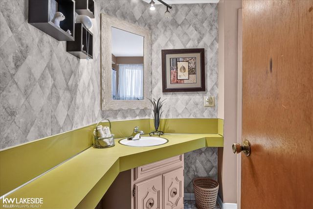 36847 Lodge Drive, Sterling Heights, MI 48312