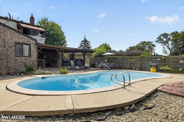 36847 Lodge Drive, Sterling Heights, MI 48312
