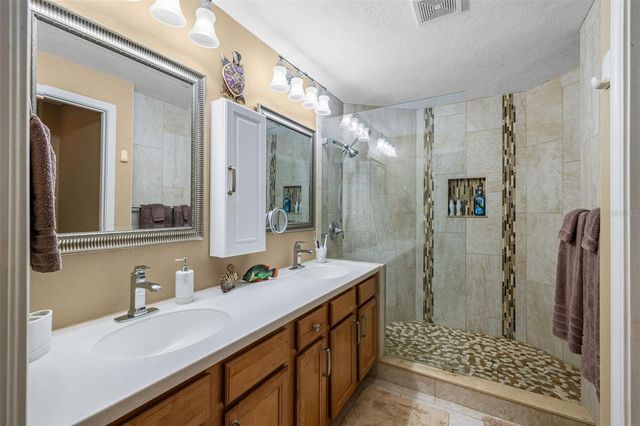 810 LANTERN WAY, Clearwater, FL 33765