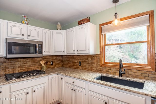 6217 Old Walland Hwy, Walland, TN 37886