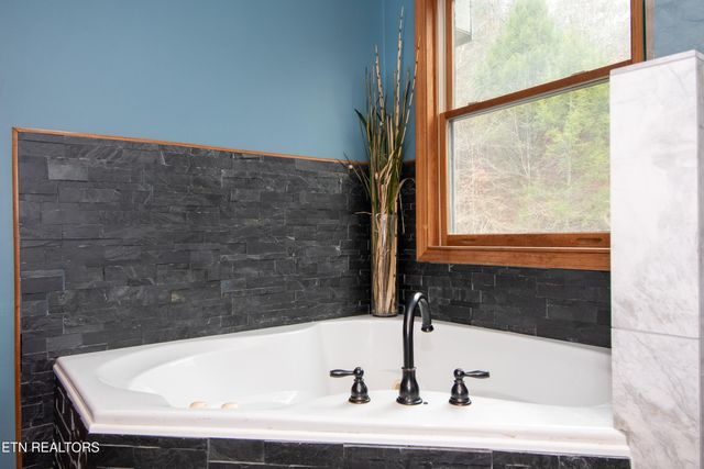 6217 Old Walland Hwy, Walland, TN 37886