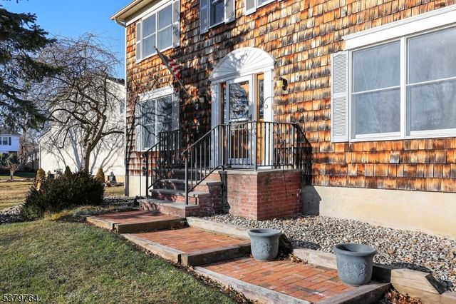 99 Beechwood Cir, Hillsborough Twp., NJ 08844