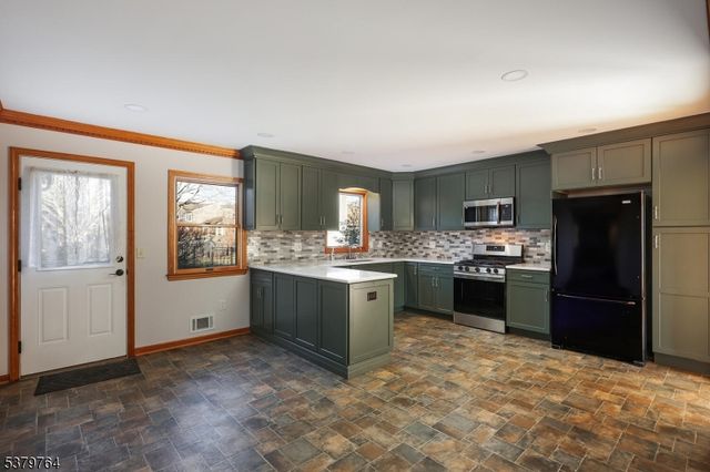 99 Beechwood Cir, Hillsborough Twp., NJ 08844