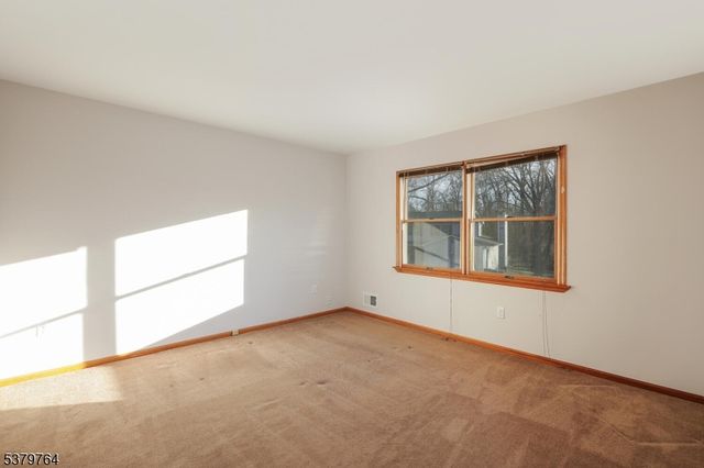 99 Beechwood Cir, Hillsborough Twp., NJ 08844