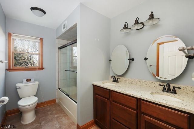 99 Beechwood Cir, Hillsborough Twp., NJ 08844