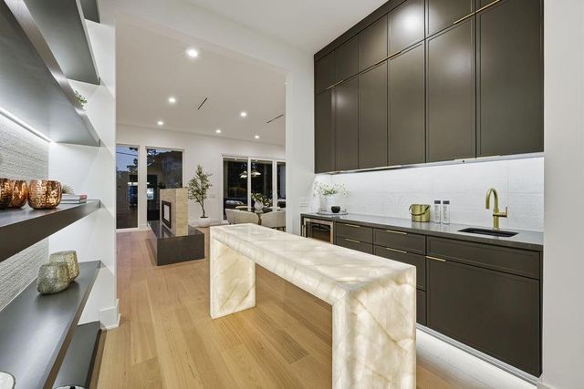 5011 Glenmeadow Drive, Houston, TX 77096