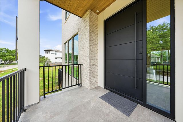 5011 Glenmeadow Drive, Houston, TX 77096