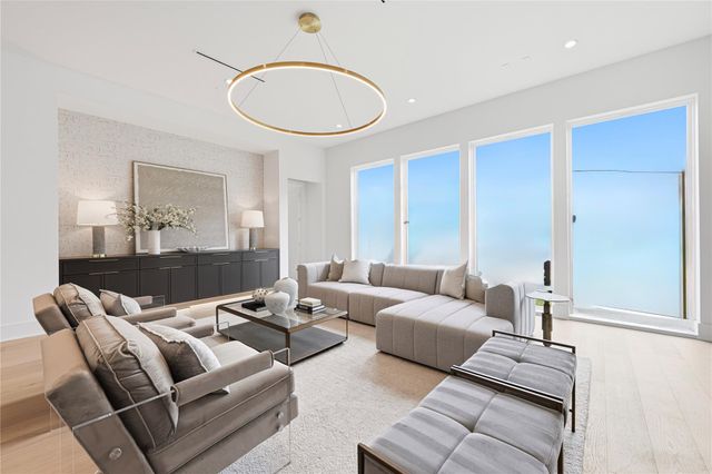 5011 Glenmeadow Drive, Houston, TX 77096