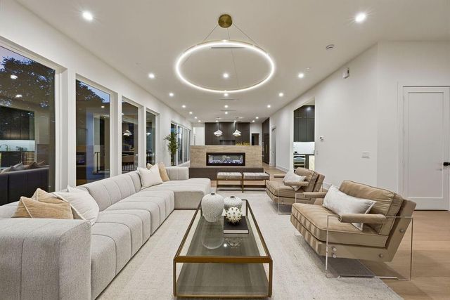 5011 Glenmeadow Drive, Houston, TX 77096