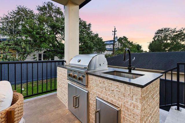 5011 Glenmeadow Drive, Houston, TX 77096