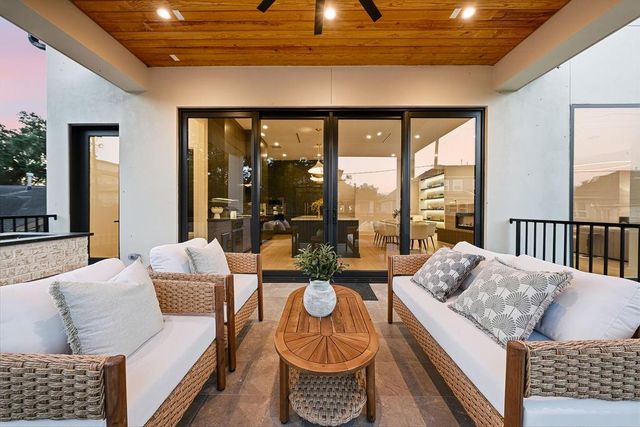 5011 Glenmeadow Drive, Houston, TX 77096