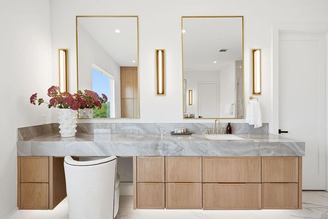 5011 Glenmeadow Drive, Houston, TX 77096