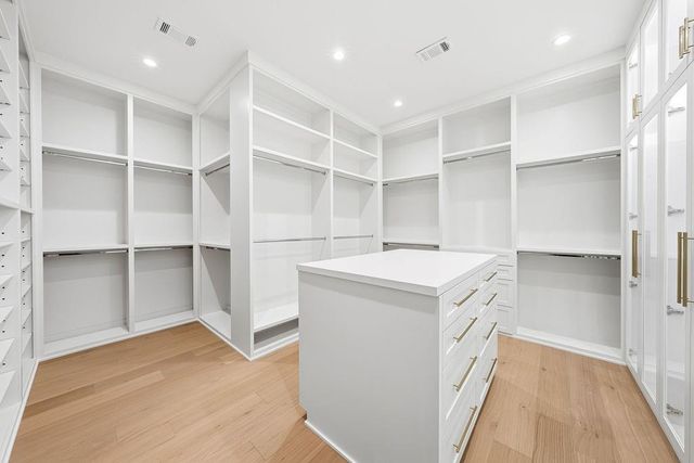 5011 Glenmeadow Drive, Houston, TX 77096