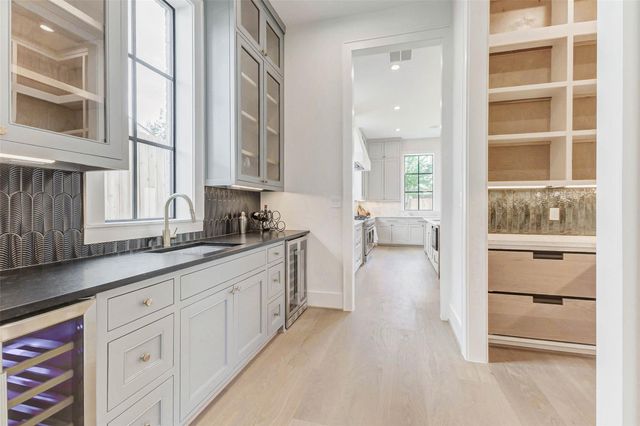 6911 Hartland Avenue, Houston, TX 77055