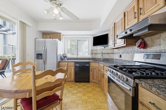 11 Trafalgar Ct, Washington Twp., NJ 07840