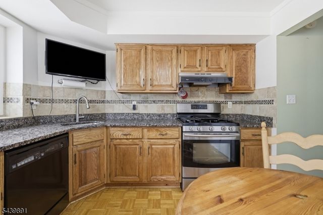 11 Trafalgar Ct, Washington Twp., NJ 07840