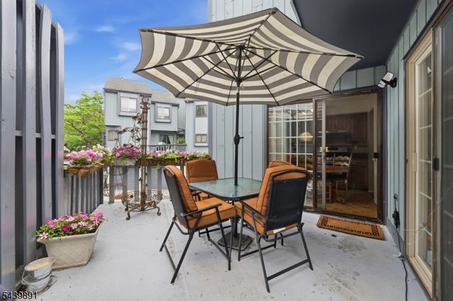 11 Trafalgar Ct, Washington Twp., NJ 07840
