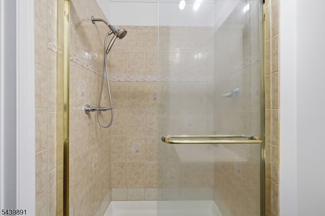 11 Trafalgar Ct, Washington Twp., NJ 07840