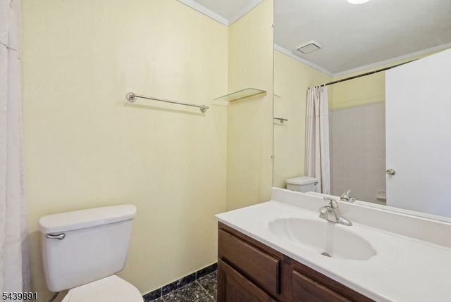 11 Trafalgar Ct, Washington Twp., NJ 07840