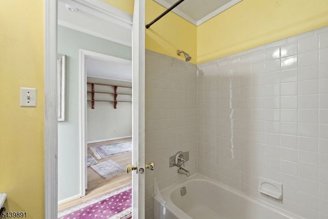 11 Trafalgar Ct, Washington Twp., NJ 07840