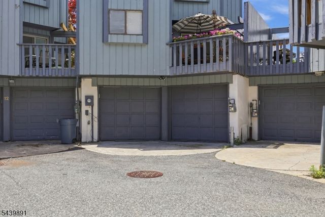 11 Trafalgar Ct, Washington Twp., NJ 07840