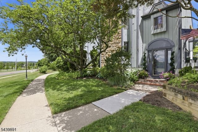 11 Trafalgar Ct, Washington Twp., NJ 07840